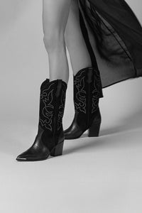 botas western de piel con estoperoles